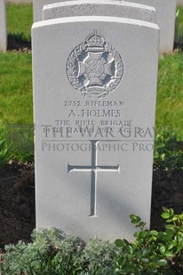 RUE-PETILLON MILITARY CEMETERY, FLEURBAIX - HOLMES, ARTHUR