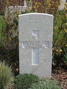 RUE-PETILLON MILITARY CEMETERY, FLEURBAIX - HOLMES, J