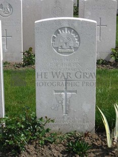 RUE-PETILLON MILITARY CEMETERY, FLEURBAIX - HOLTEN, RICHARD FREDERICK