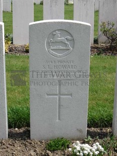RUE-PETILLON MILITARY CEMETERY, FLEURBAIX - HOWARD, S L