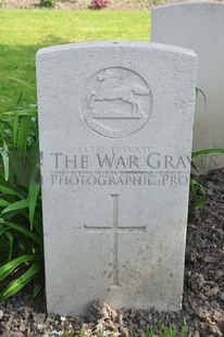 RUE-PETILLON MILITARY CEMETERY, FLEURBAIX - HUGHES, T