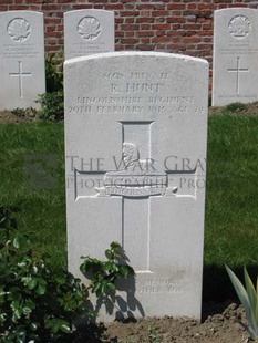 RUE-PETILLON MILITARY CEMETERY, FLEURBAIX - HUNT, ROBERT