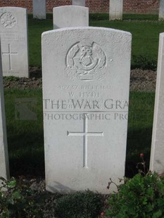 RUE-PETILLON MILITARY CEMETERY, FLEURBAIX - HYDE, W