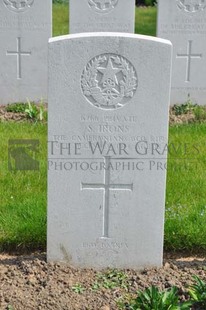 RUE-PETILLON MILITARY CEMETERY, FLEURBAIX - IRONS, S