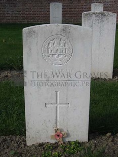 RUE-PETILLON MILITARY CEMETERY, FLEURBAIX - JENNINGS, G J