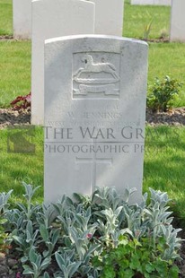 RUE-PETILLON MILITARY CEMETERY, FLEURBAIX - JENNINGS, W