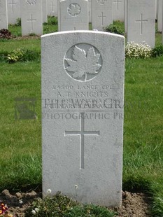 RUE-PETILLON MILITARY CEMETERY, FLEURBAIX - KNIGHTS, A T