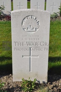 RUE-PETILLON MILITARY CEMETERY, FLEURBAIX - LAKER, J A