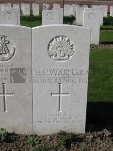 RUE-PETILLON MILITARY CEMETERY, FLEURBAIX - LEASK, ERIC GRAHAM