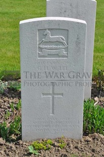 RUE-PETILLON MILITARY CEMETERY, FLEURBAIX - LEE, G H W