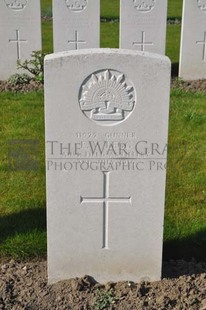 RUE-PETILLON MILITARY CEMETERY, FLEURBAIX - LEGG, E V