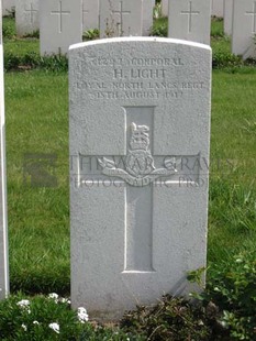 RUE-PETILLON MILITARY CEMETERY, FLEURBAIX - LIGHT, H