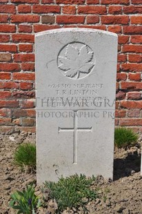 RUE-PETILLON MILITARY CEMETERY, FLEURBAIX - LINTON, T R