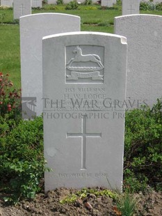 RUE-PETILLON MILITARY CEMETERY, FLEURBAIX - LODGE, HARRY WATSON