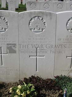 RUE-PETILLON MILITARY CEMETERY, FLEURBAIX - LODGE, WALLACE SALISBURY