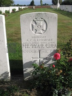 RUE-PETILLON MILITARY CEMETERY, FLEURBAIX - LONSDALE, ARTHUR CARR-GLYN