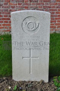 RUE-PETILLON MILITARY CEMETERY, FLEURBAIX - LOWE, W