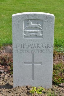 RUE-PETILLON MILITARY CEMETERY, FLEURBAIX - LUPTON, MAURICE