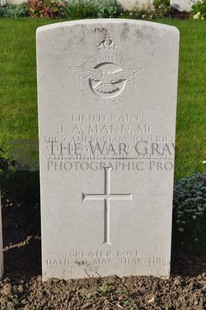 RUE-PETILLON MILITARY CEMETERY, FLEURBAIX - MANN, JOHN ANDERSON