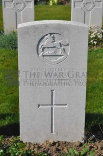 RUE-PETILLON MILITARY CEMETERY, FLEURBAIX - MAUGHAN, W