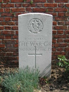 RUE-PETILLON MILITARY CEMETERY, FLEURBAIX - McGARRAY, D