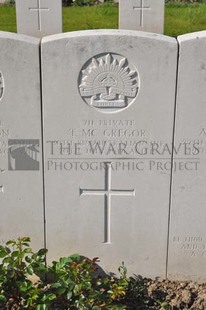 RUE-PETILLON MILITARY CEMETERY, FLEURBAIX - McGREGOR, THOMAS
