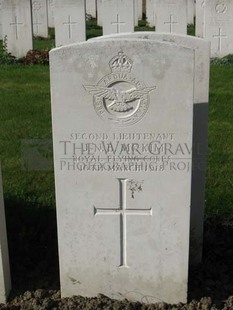 RUE-PETILLON MILITARY CEMETERY, FLEURBAIX - McKIM, J N B