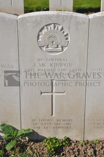 RUE-PETILLON MILITARY CEMETERY, FLEURBAIX - McKINNON, JOHN
