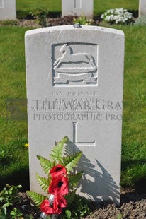 RUE-PETILLON MILITARY CEMETERY, FLEURBAIX - McMANUS, FRANCIS