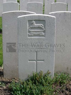 RUE-PETILLON MILITARY CEMETERY, FLEURBAIX - MEAD, T