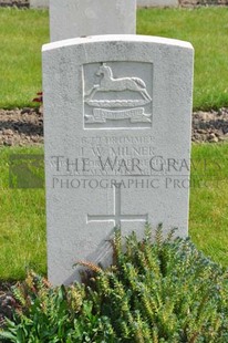RUE-PETILLON MILITARY CEMETERY, FLEURBAIX - MILNER, JAMES WILLIAM