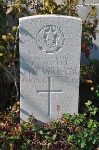 RUE-PETILLON MILITARY CEMETERY, FLEURBAIX - MITCHELL, C O