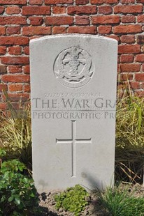 RUE-PETILLON MILITARY CEMETERY, FLEURBAIX - MOORE, H G