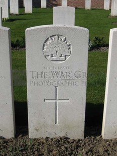 RUE-PETILLON MILITARY CEMETERY, FLEURBAIX - MORAN, P F