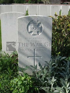 RUE-PETILLON MILITARY CEMETERY, FLEURBAIX - MORRIS, T