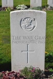 RUE-PETILLON MILITARY CEMETERY, FLEURBAIX - NEPEAN, F M Y