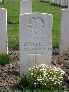 RUE-PETILLON MILITARY CEMETERY, FLEURBAIX - NICHOLLS, W