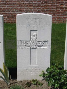 RUE-PETILLON MILITARY CEMETERY, FLEURBAIX - NICKSON, R