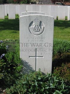 RUE-PETILLON MILITARY CEMETERY, FLEURBAIX - O'NEILL, P