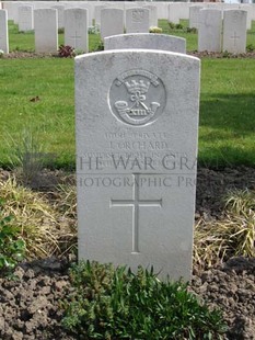 RUE-PETILLON MILITARY CEMETERY, FLEURBAIX - ORCHARD, J