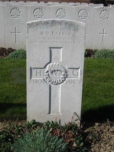 RUE-PETILLON MILITARY CEMETERY, FLEURBAIX - PARKER, ROBERT VINING