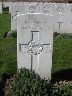RUE-PETILLON MILITARY CEMETERY, FLEURBAIX - PARKINSON, FREDERICK