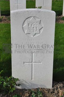 RUE-PETILLON MILITARY CEMETERY, FLEURBAIX - PEACH, L H