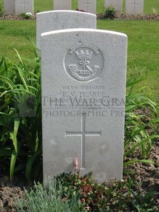 RUE-PETILLON MILITARY CEMETERY, FLEURBAIX - PEARCE, ERNEST VICTOR