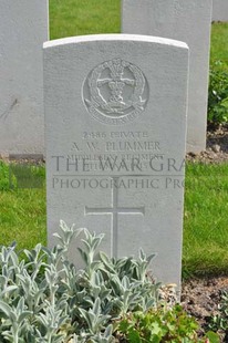 RUE-PETILLON MILITARY CEMETERY, FLEURBAIX - PLUMMER, A W