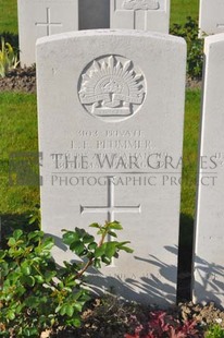 RUE-PETILLON MILITARY CEMETERY, FLEURBAIX - PLUMMER, LESLIE EDWARD