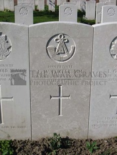 RUE-PETILLON MILITARY CEMETERY, FLEURBAIX - PORTER, F W
