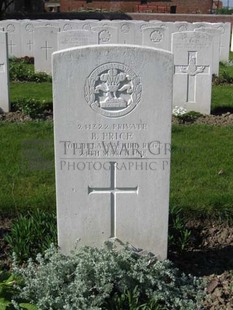 RUE-PETILLON MILITARY CEMETERY, FLEURBAIX - PRICE, B