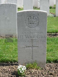 RUE-PETILLON MILITARY CEMETERY, FLEURBAIX - REYNOLDS, A E G