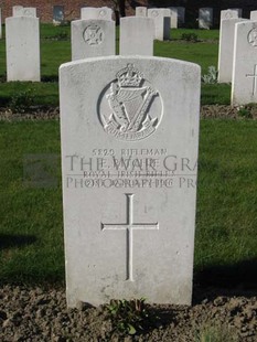 RUE-PETILLON MILITARY CEMETERY, FLEURBAIX - RITCHIE, E